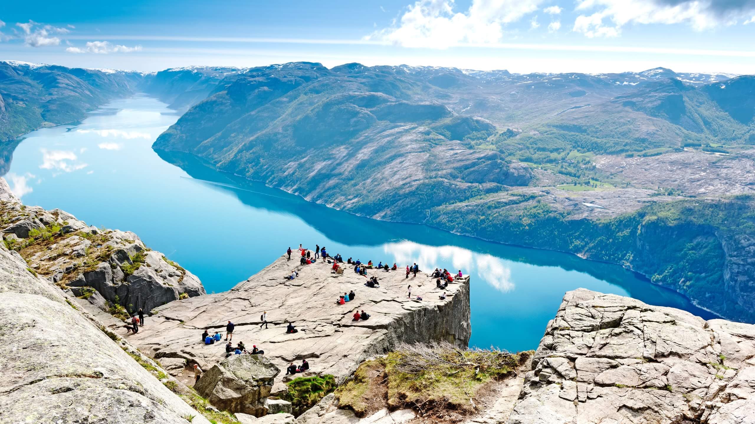 Subida a Preikestolen