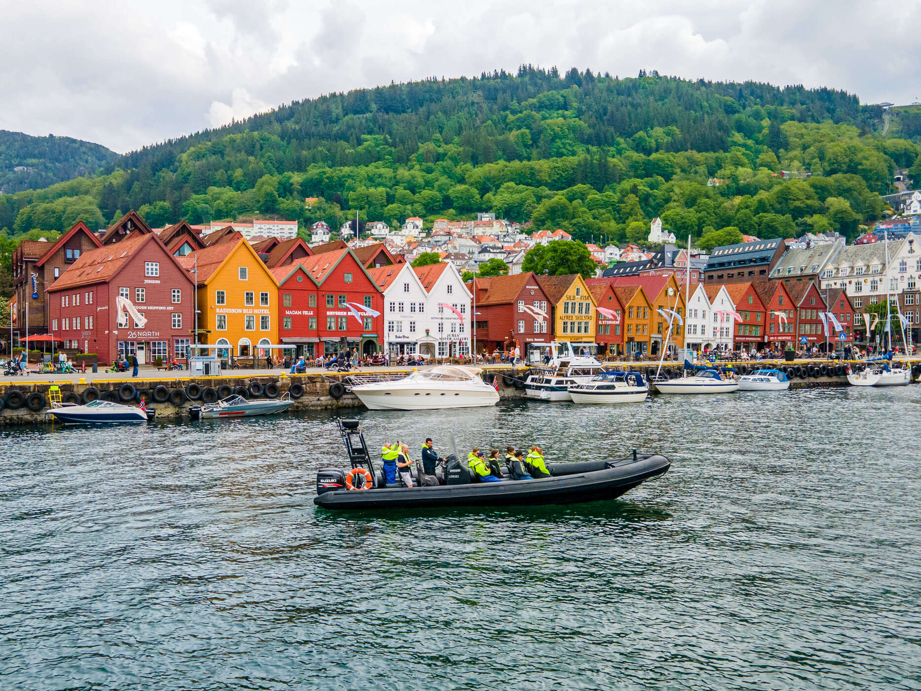 Paseo en lancha rápida por los alrededores de Bergen
