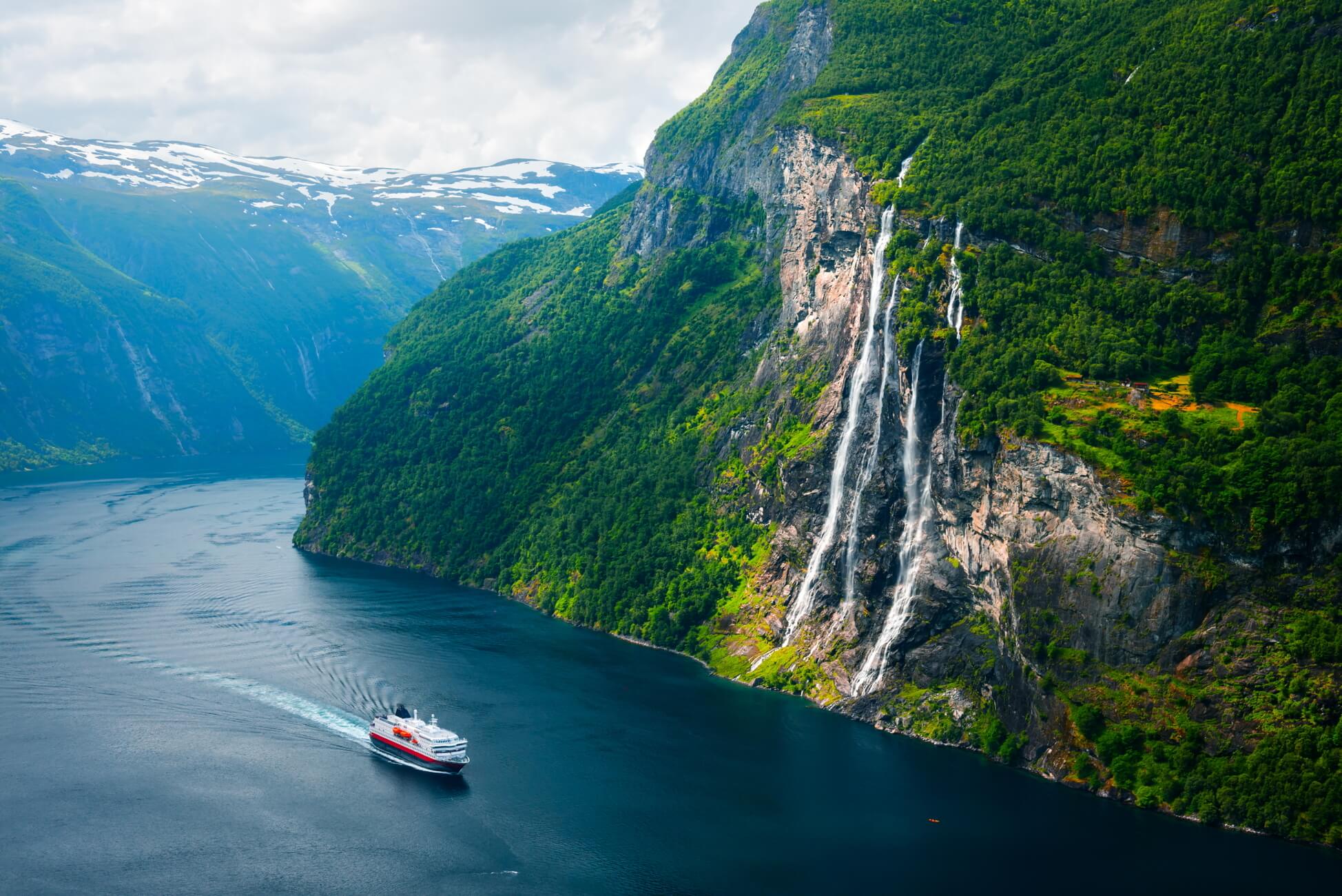 Crucero por el fiordo de Geiranger