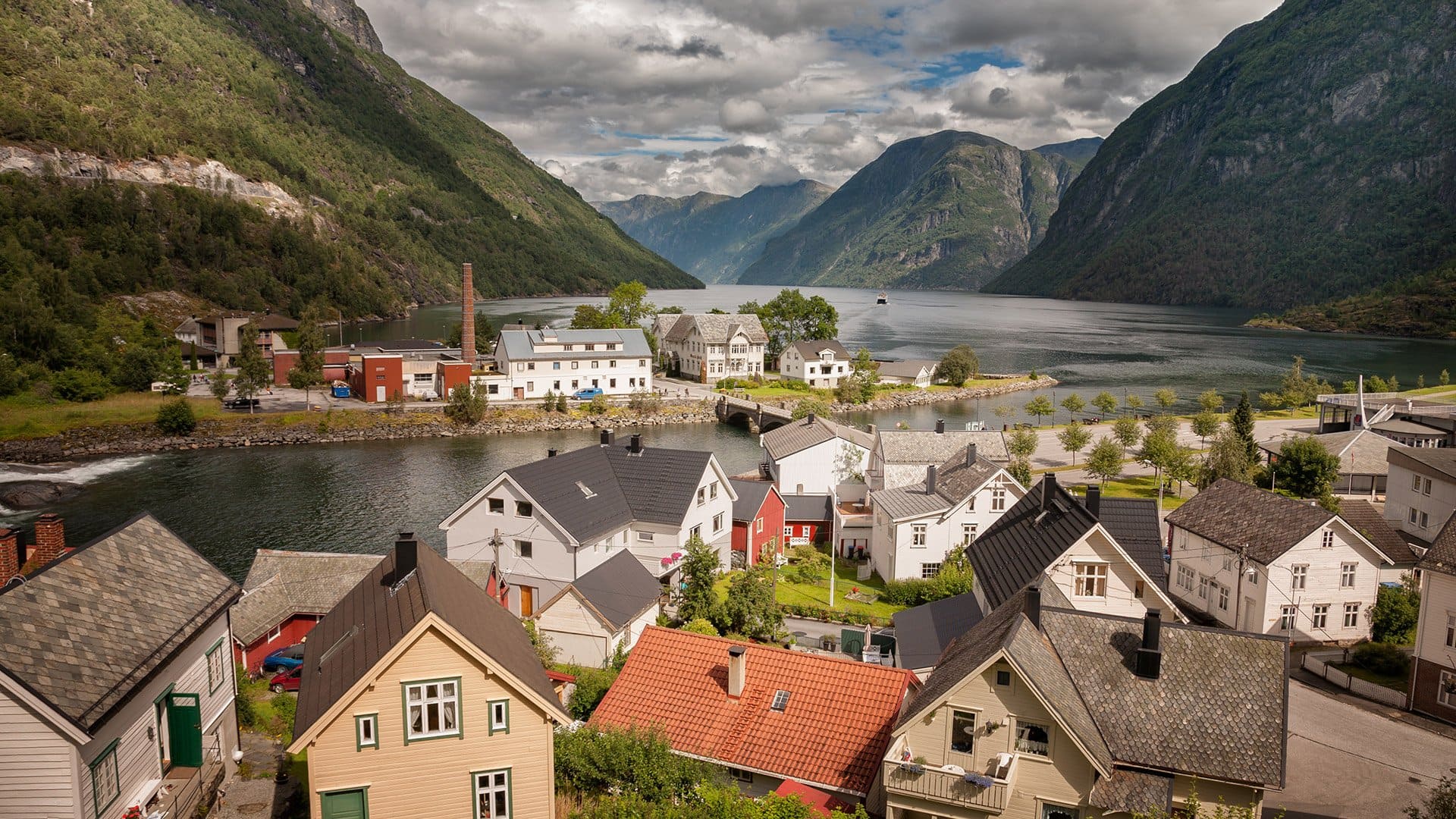 Fiordos Noruegos - Hellesylt