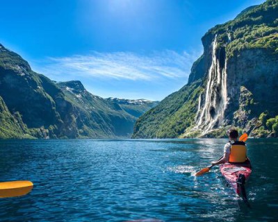 En kayak por el Geirangerfjord