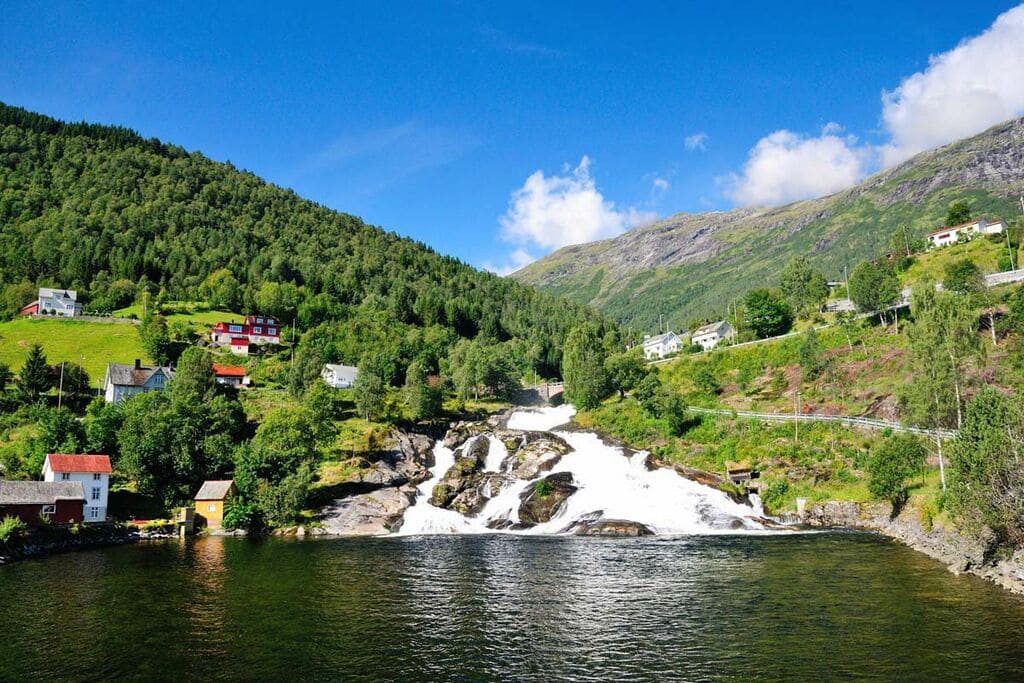 Cascada de Hellesyltfossen