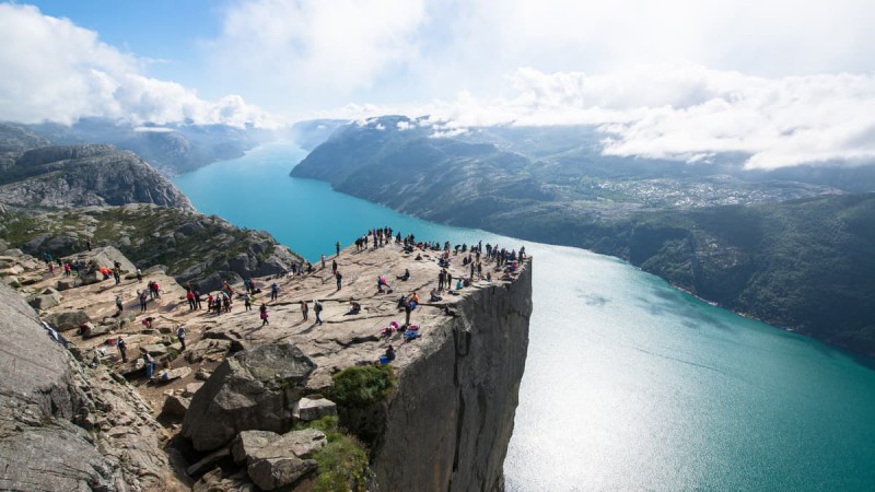 La puerta a Preikestolen y Kjerag