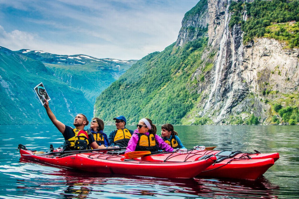Fiordos noruegos y kayak