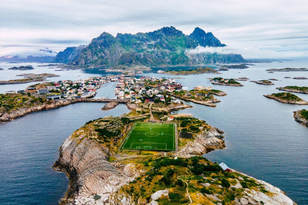 Fiordos Noruegos - Norte mágico: Auroras boreales, paisajes árticos y ballenas