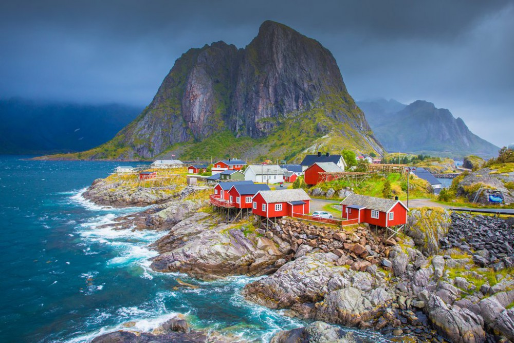 Fiordos Noruegos - Norte mágico: Auroras boreales, paisajes árticos y ballenas