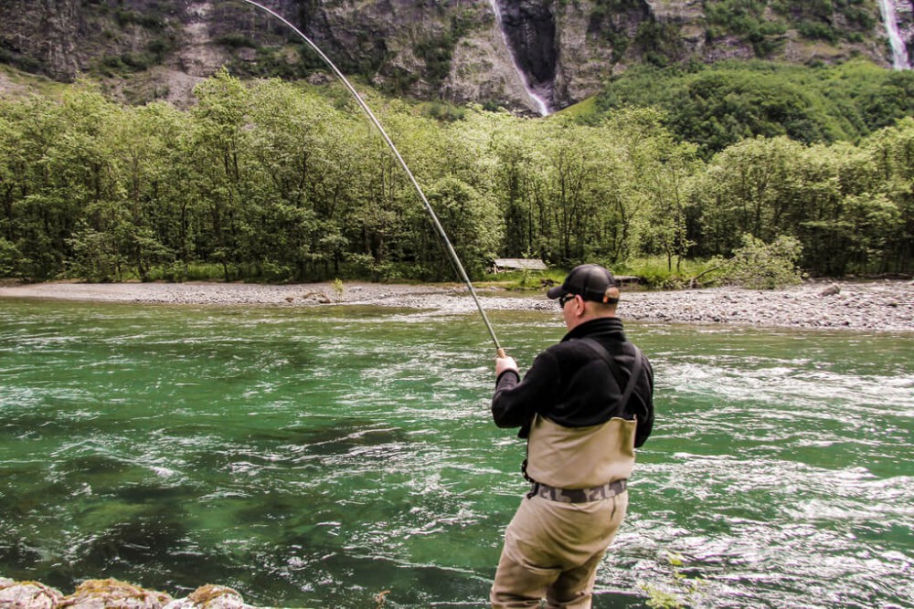 Fiordos Noruegos - Pesca de salmón noruego