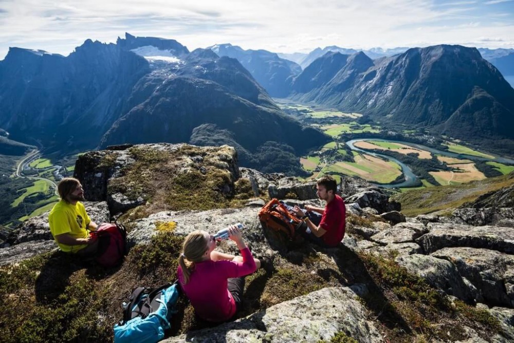 Fiordos Noruegos - Yoga y senderismo